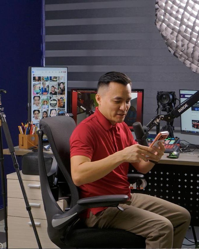 Phòng thu nơi Tùng dạy lớp Zoom